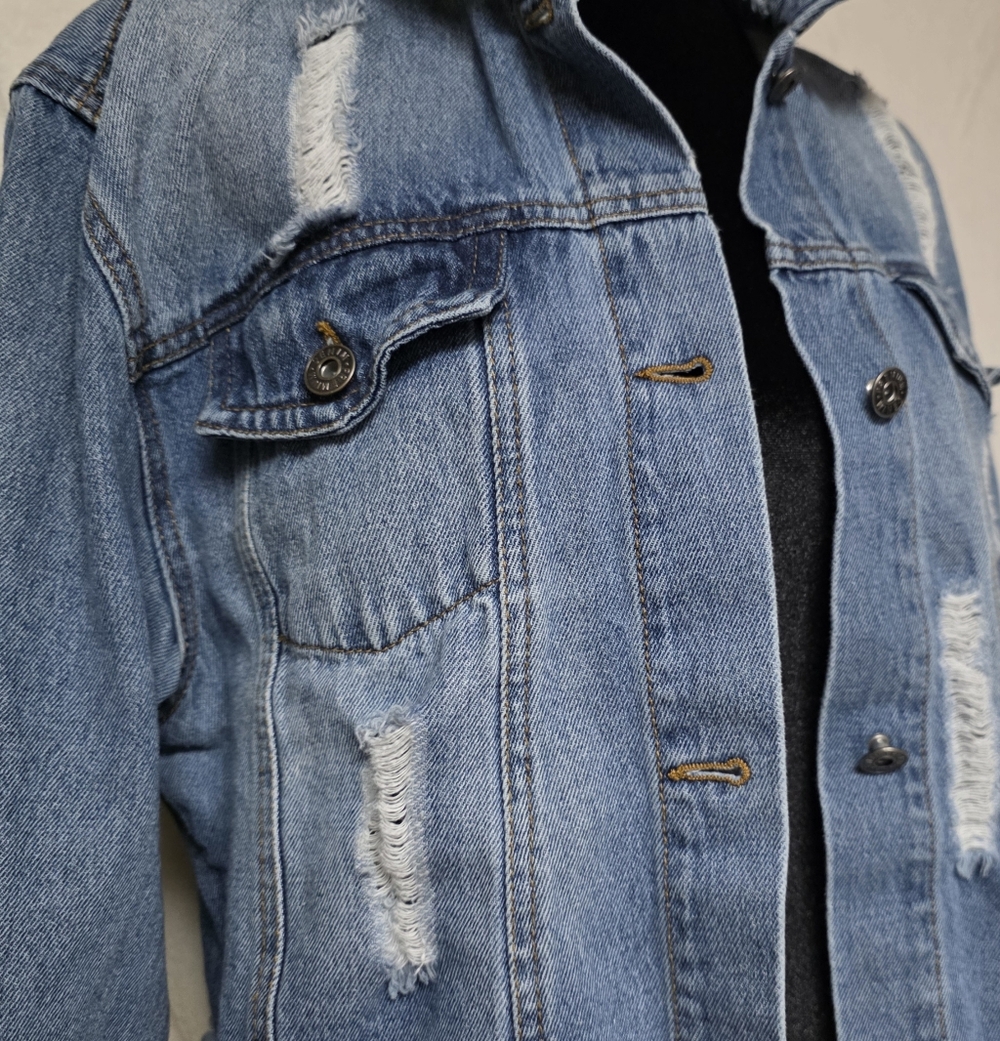 100% Cotton Love Tree Denim Jacket Size Medium Distressed Light Blue Button Up. - Picture 6 of 9